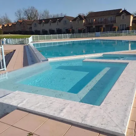 Cosy à Monflanquin, 31 M² Avec Piscine *