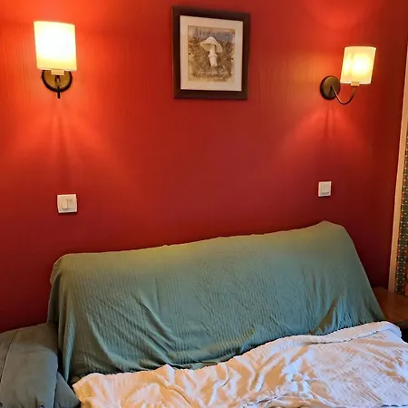 Cosy à Monflanquin, 31 M² Avec Piscine