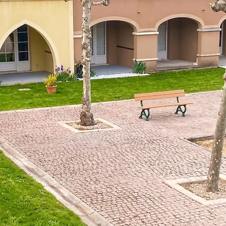 Cosy à Monflanquin, 31 M² Avec Piscine Appartement